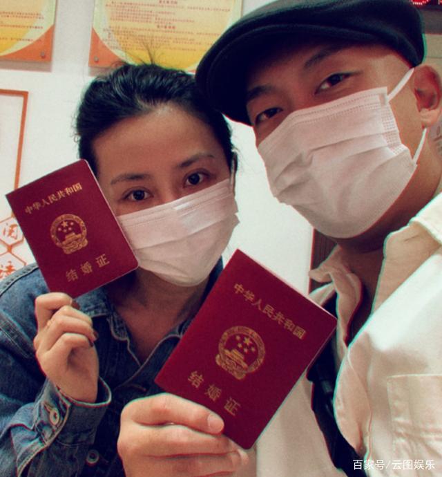 张玉环出狱一年半后领证结婚 张玉环坐冤狱26年 获国赔496万 