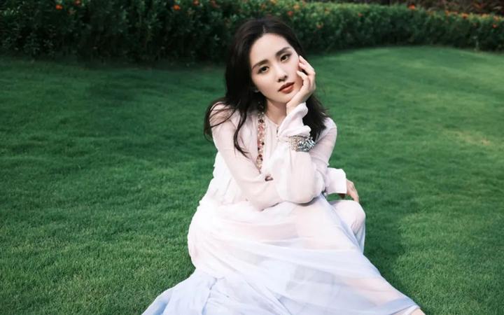 孟美岐宋妍霏闺蜜出游拍照指南的复杂引见