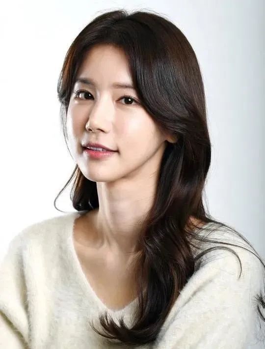 韩国女星金宥利 韩国女星金宥利简介 