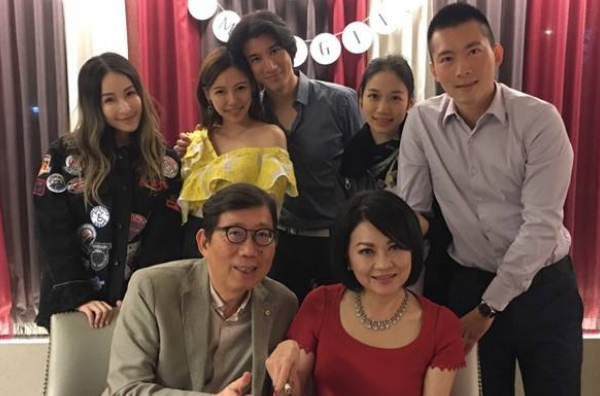 王力宏李靓蕾形婚海角 王力宏太太李靓蕾团体材料 