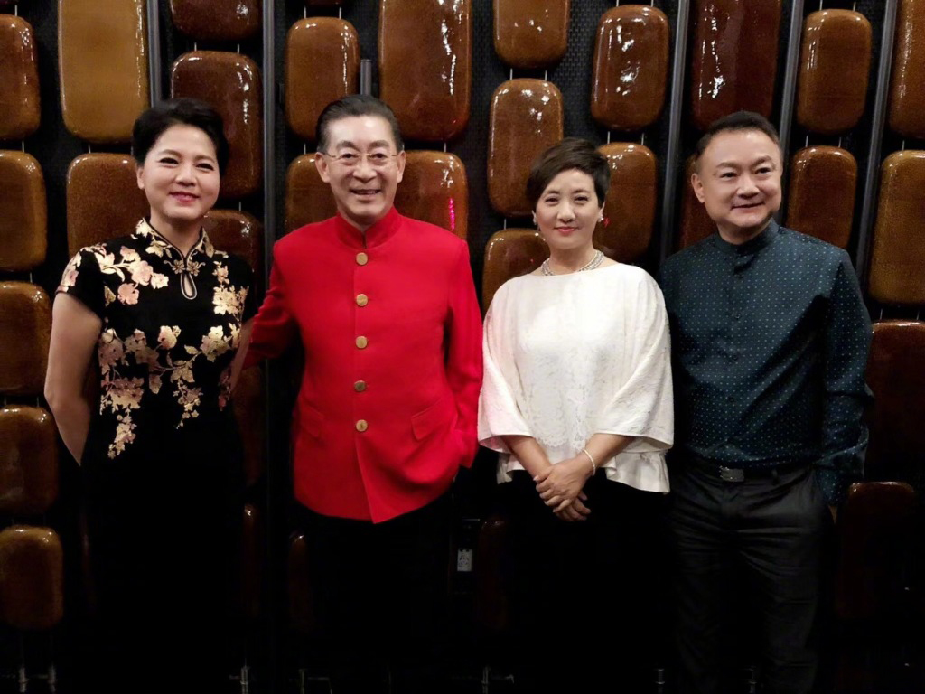 六小龄童晒合照 六小龄童哇太漂亮了 