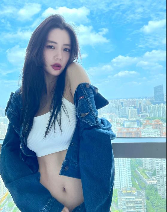 韩国女演员克拉拉 韩国明星克拉拉的男伴侣 