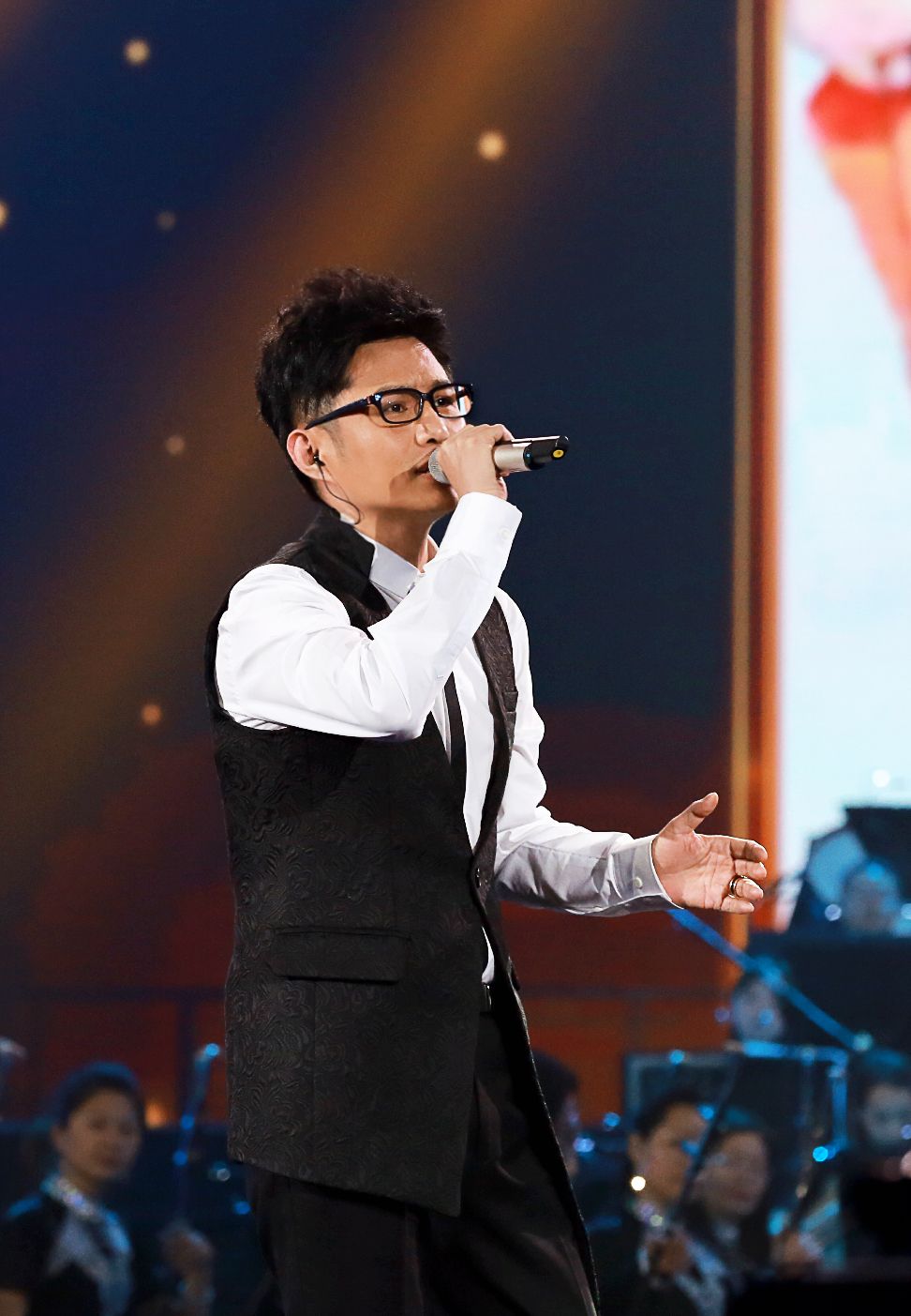 歌手石头铰剪布 歌曲石头铰剪布 