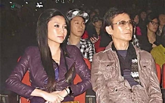 郑少秋和官晶华 郑少秋和官晶华在哪里注册结婚 