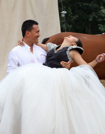 何洁结婚照 何洁结婚几次婚 