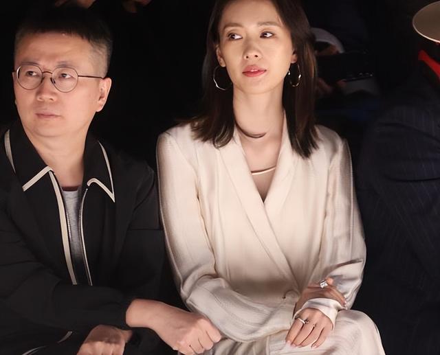 童瑶老公王冉社交账号被禁言 童瑶与王冉在意大利某古堡举行了婚礼 