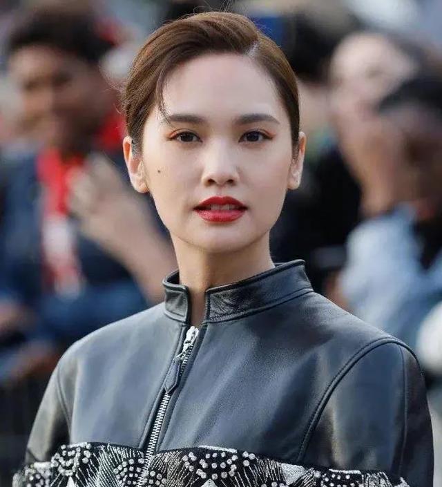 台湾艺人六月 台湾艺人六月 李易 台湾艺人六月 台湾艺人六月 李易