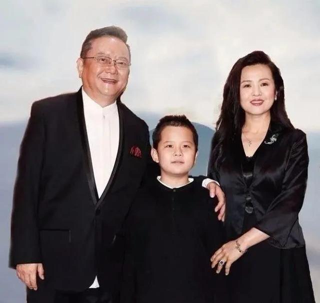 张铁林的妻子 张铁林的妻子是哪位 张铁林的妻子 张铁林的妻子是哪位