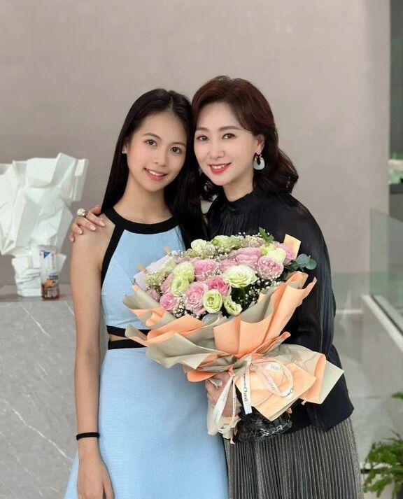 曹颖婚纱照 曹颖结婚几次婚 