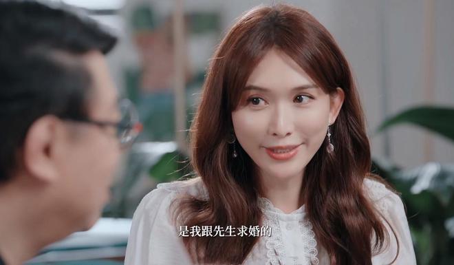 那英闺蜜团合影 53岁那英凌晨晒闺蜜团合影 素颜状态比一群小辈还好 