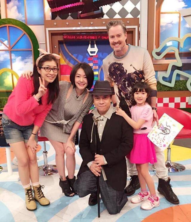 包括黄嘉千公布仳离声明的词条