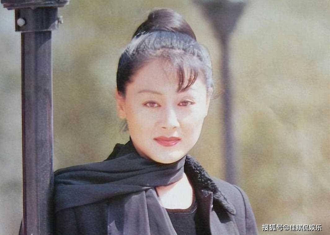 王姬仳离了吗 王姬老公顶峰全家福照 