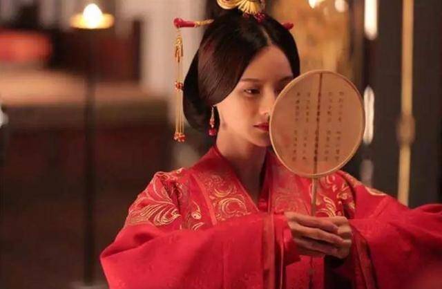 曹丕的媳妇进菜园 曹丕的媳妇进菜园类似的歇后语