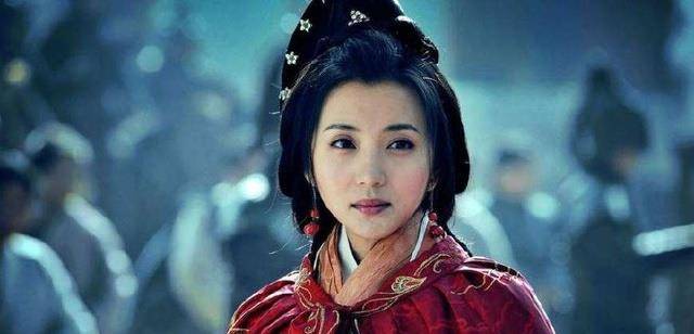 曹丕的媳妇进菜园 曹丕的媳妇进菜园近似的歇后语 