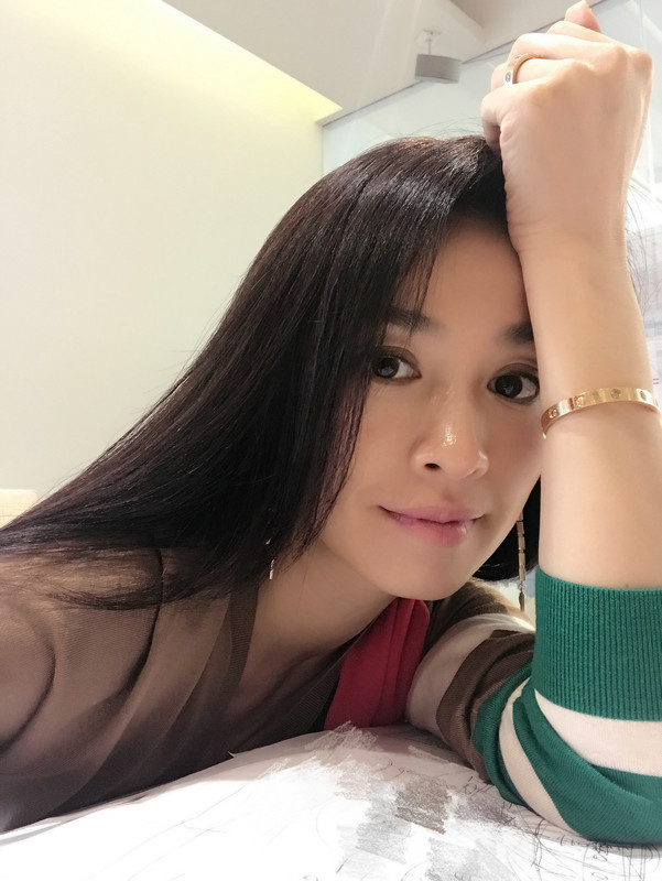 张庭新浪微博 张庭直播哭诉心酸日常后续 