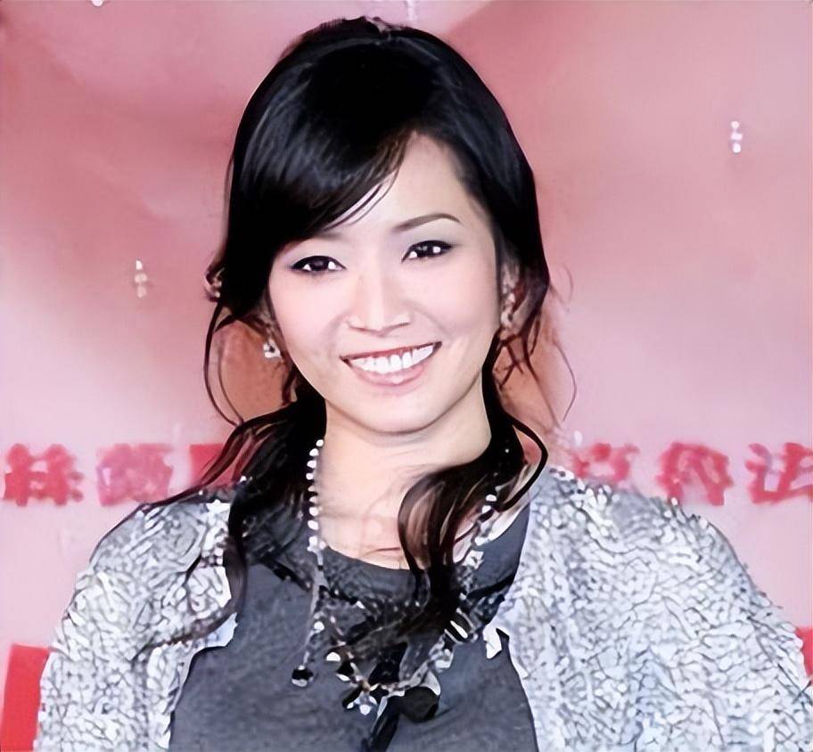 侯佩岑黄伯俊 侯佩岑黄伯俊买菜被拍哪一年的事 