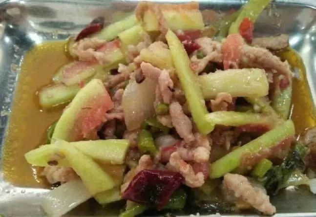学生拿西瓜皮到食堂打饭 学生拿西瓜皮到食堂打饭视频 