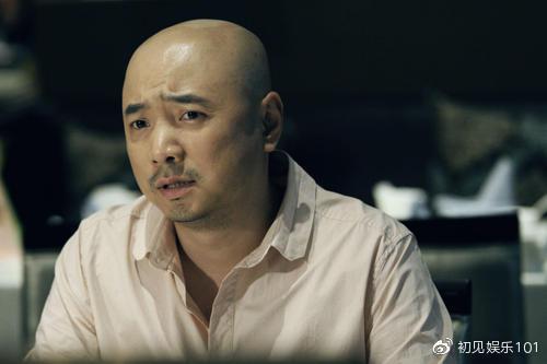 徐峥肚子像怀胎7月 怀孕7个月肚子大的像要生了一样 