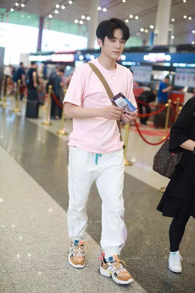 为什么男明星裆部老是平的 为什么男明星裆部老是平的照旧宽的 为什么男明星裆部老是平的 为什么男明星裆部老是平的照旧宽的