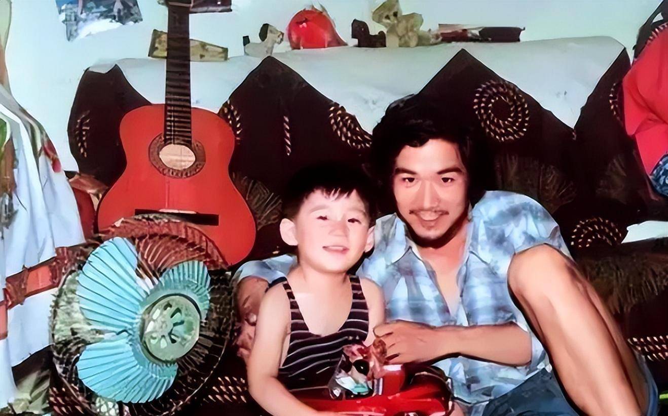 邓婕儿子 邓婕儿子资料图片 
