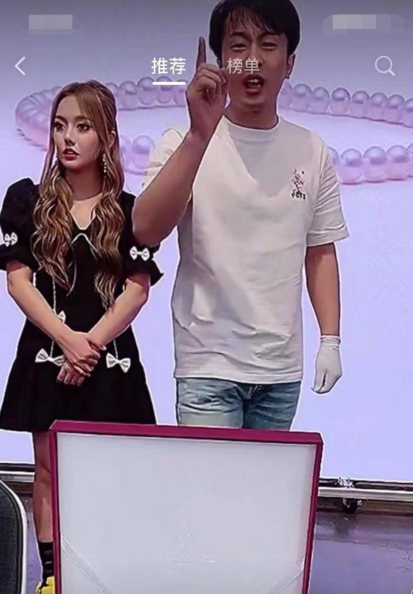 辛巴直播连踢老婆 辛巴和老婆直播吵架 