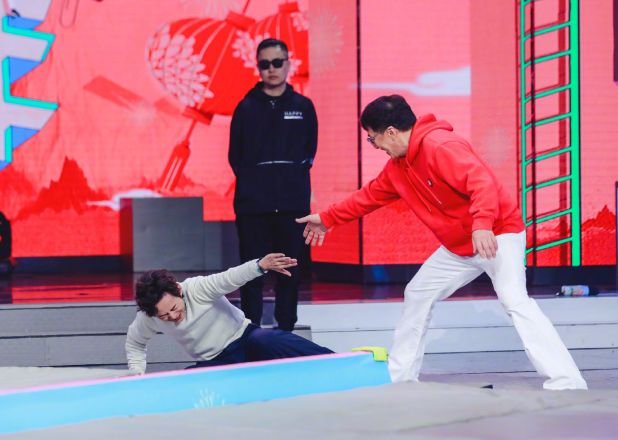 高兴大本营黑衣人 高兴大本营黑衣人小黑 高兴大本营黑衣人 高兴大本营黑衣人小黑