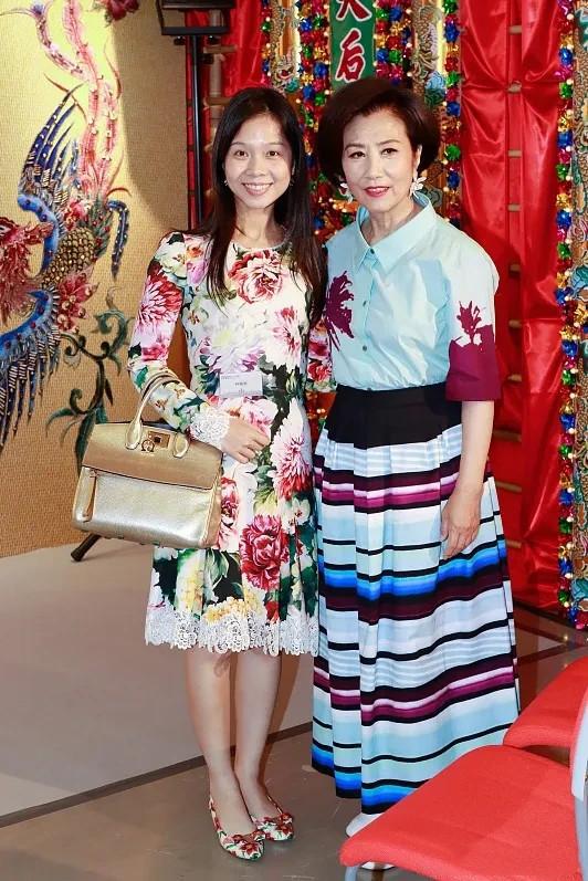 汪明荃团体材料春秋 汪明荃几何岁成婚团体材料 