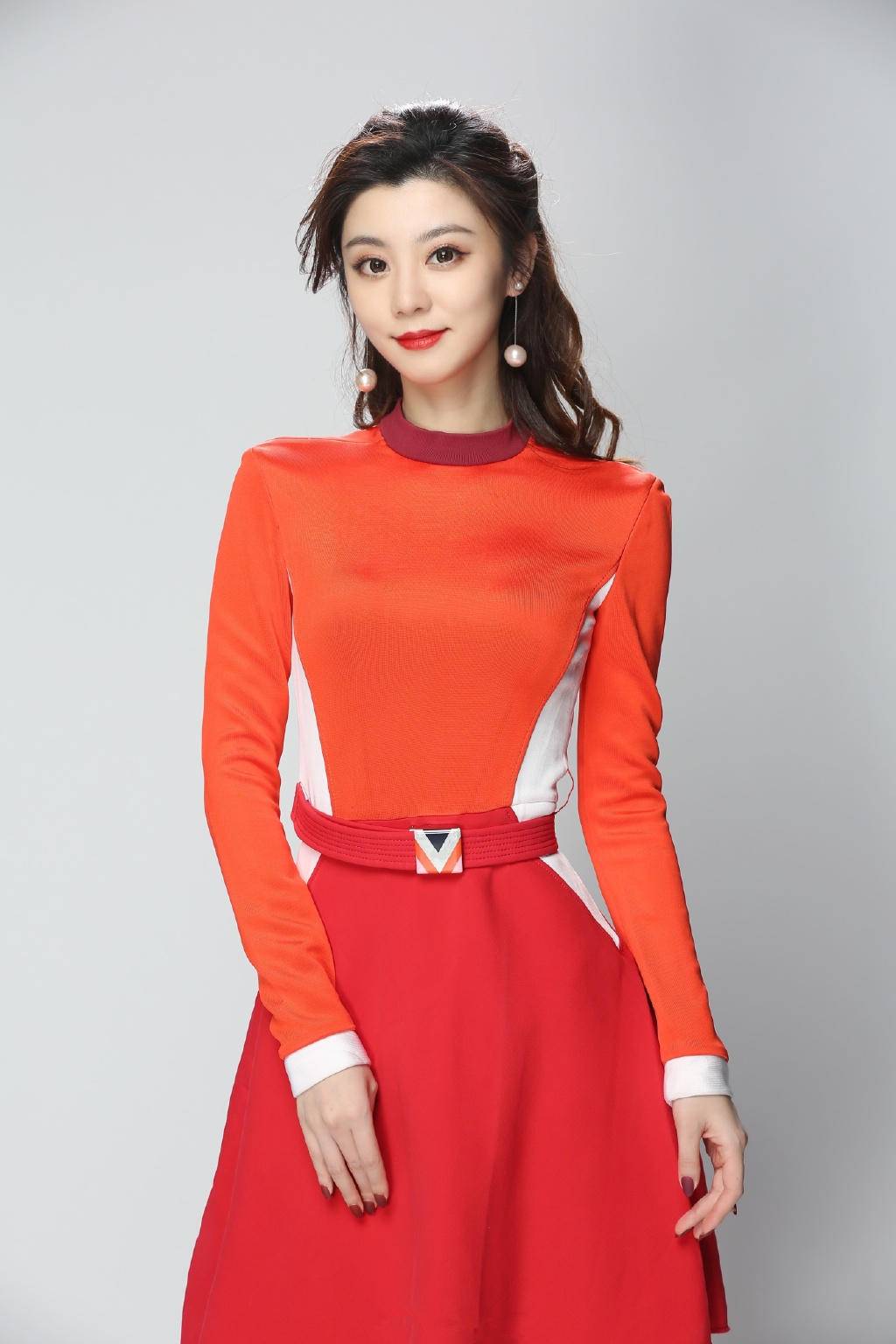 关于王牌女郎费费的信息 关于王牌女郎费费的信息