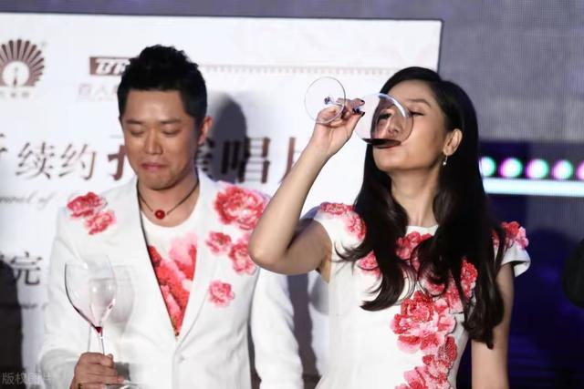 李静的老公 李静的老公多大了 李静的老公 李静的老公多大了