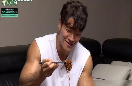 金钟国肌肉 金钟国肌肉怎么练的 