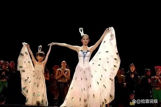 小彩旗转圈 小彩旗转圈图片