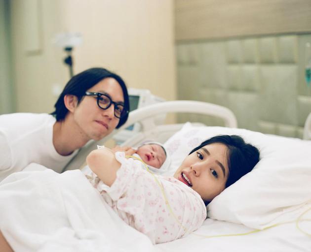 华晨宇女伴侣合照 华晨宇女伴侣合照高清 