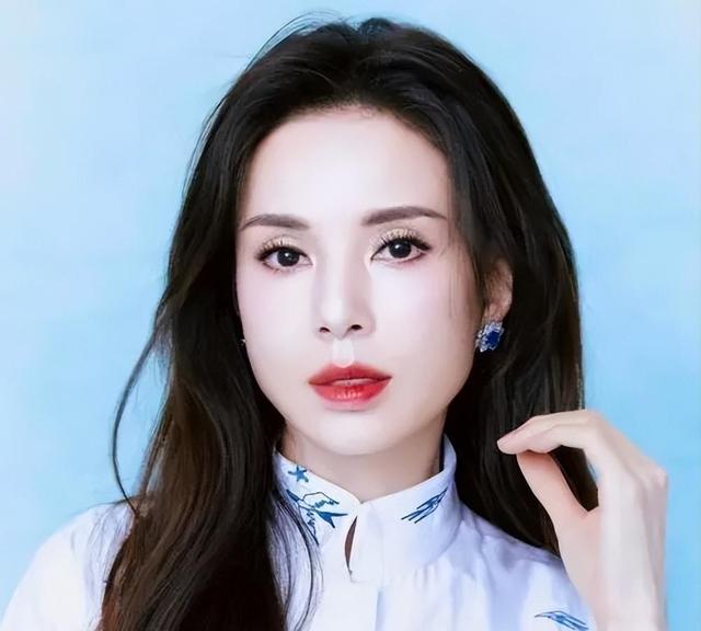 李若彤复出 李若彤打告白的洗发水叫什么 李若彤复出 李若彤打告白的洗发水叫什么