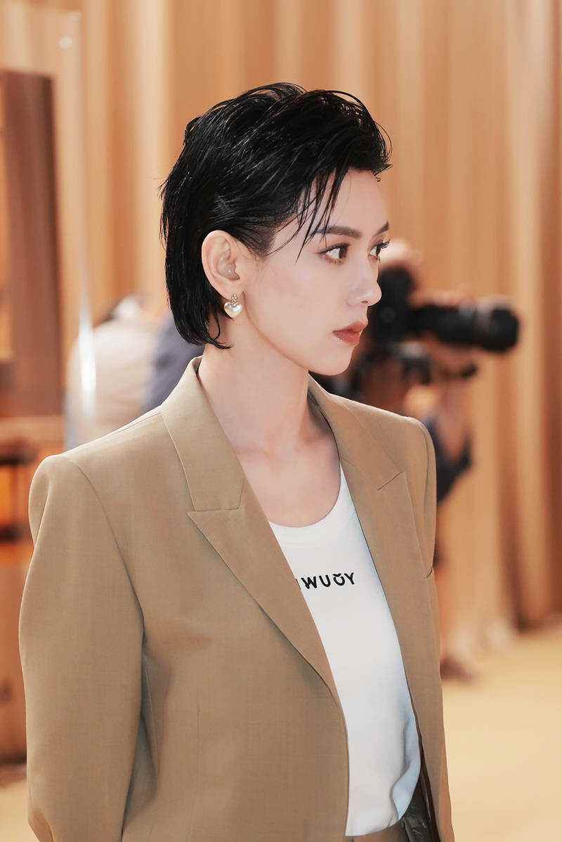 李晓峰个人简历 李晓峰一家三口照片