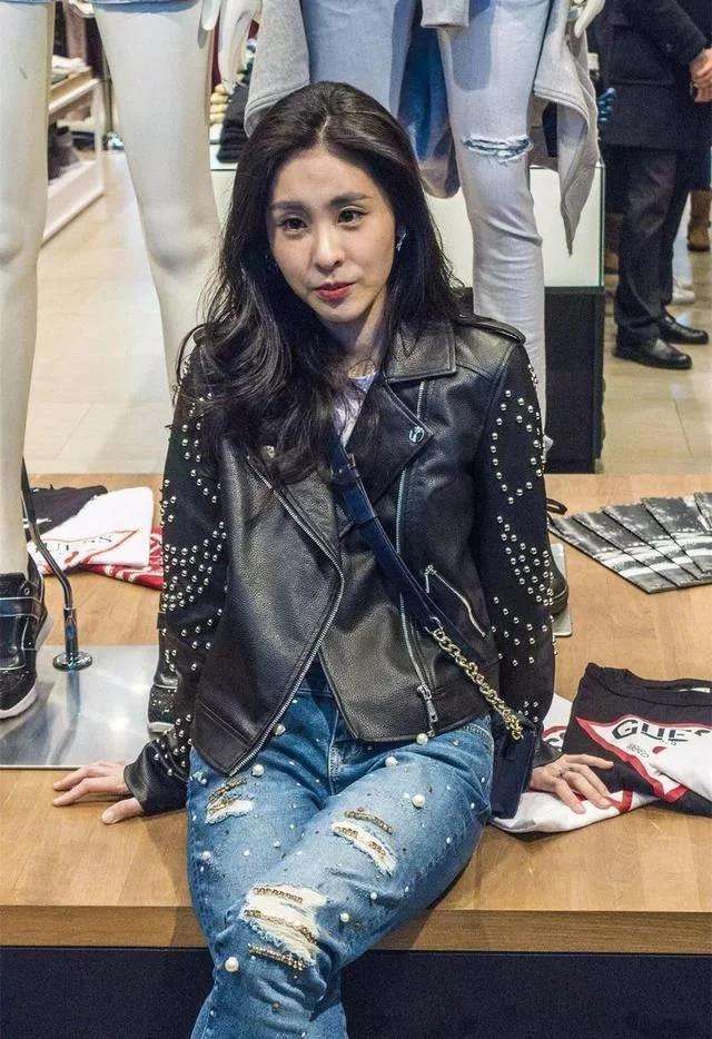 张碧晨整容前后 华晨宇张碧晨一家三口照片 