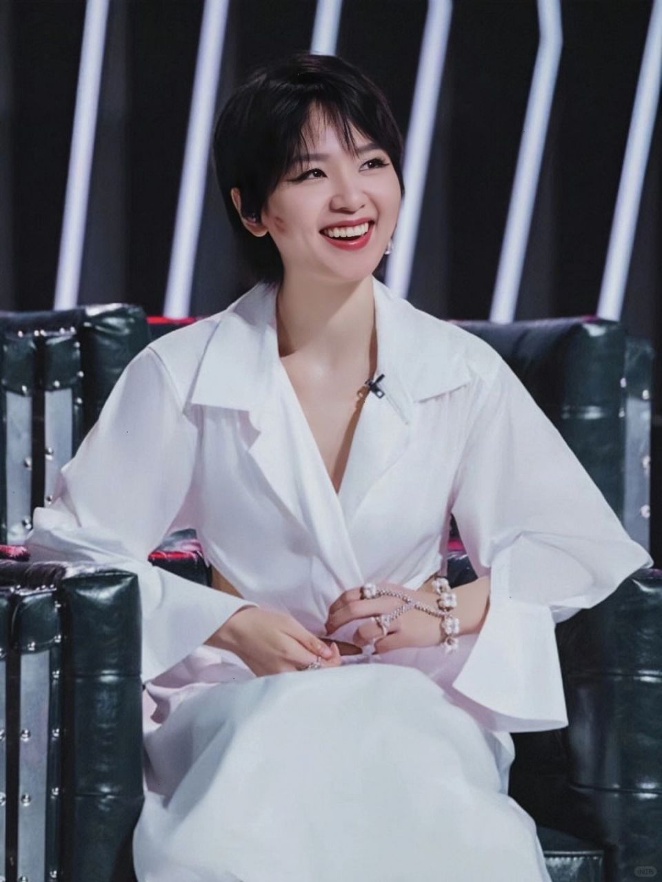 周笔畅近照 周笔畅比基尼写真图片 