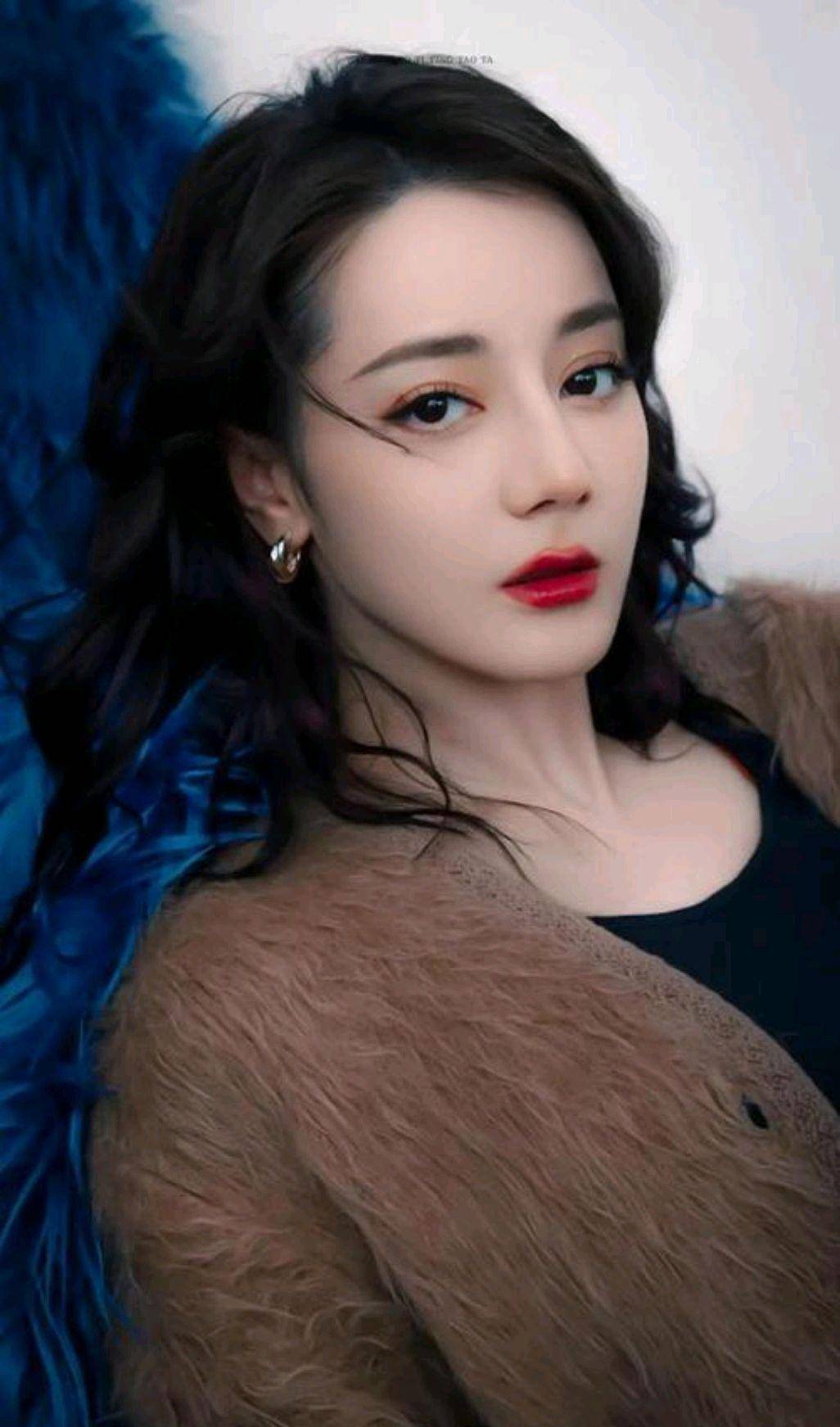 迪丽热巴年会扮演 迪丽热巴年会扮演图片 