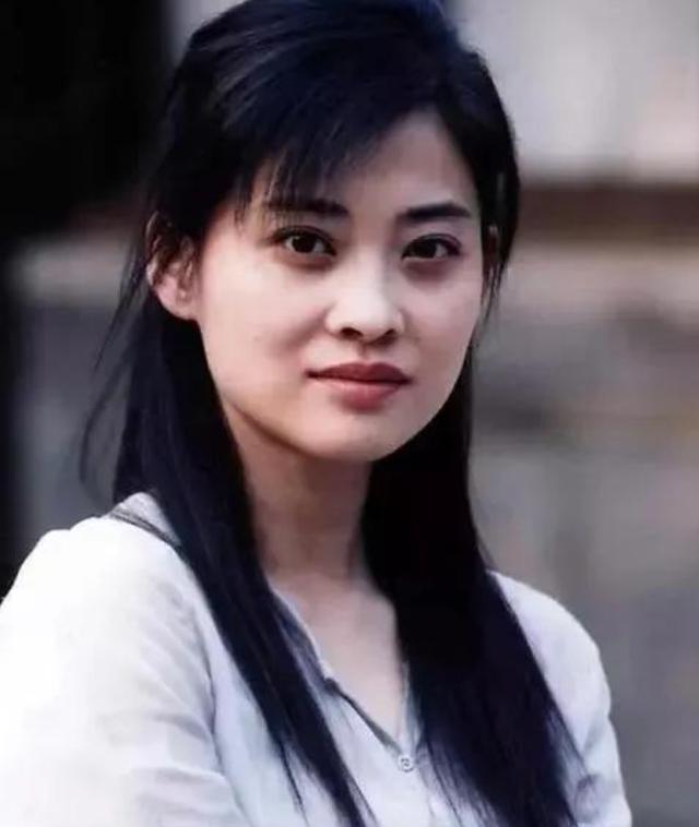 胡静整容 胡静整容前 