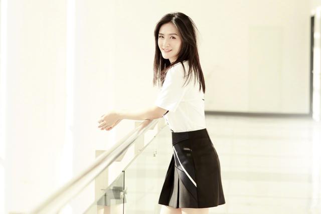 谢娜飞机撒泼 谢娜在机场大屏发邀请 