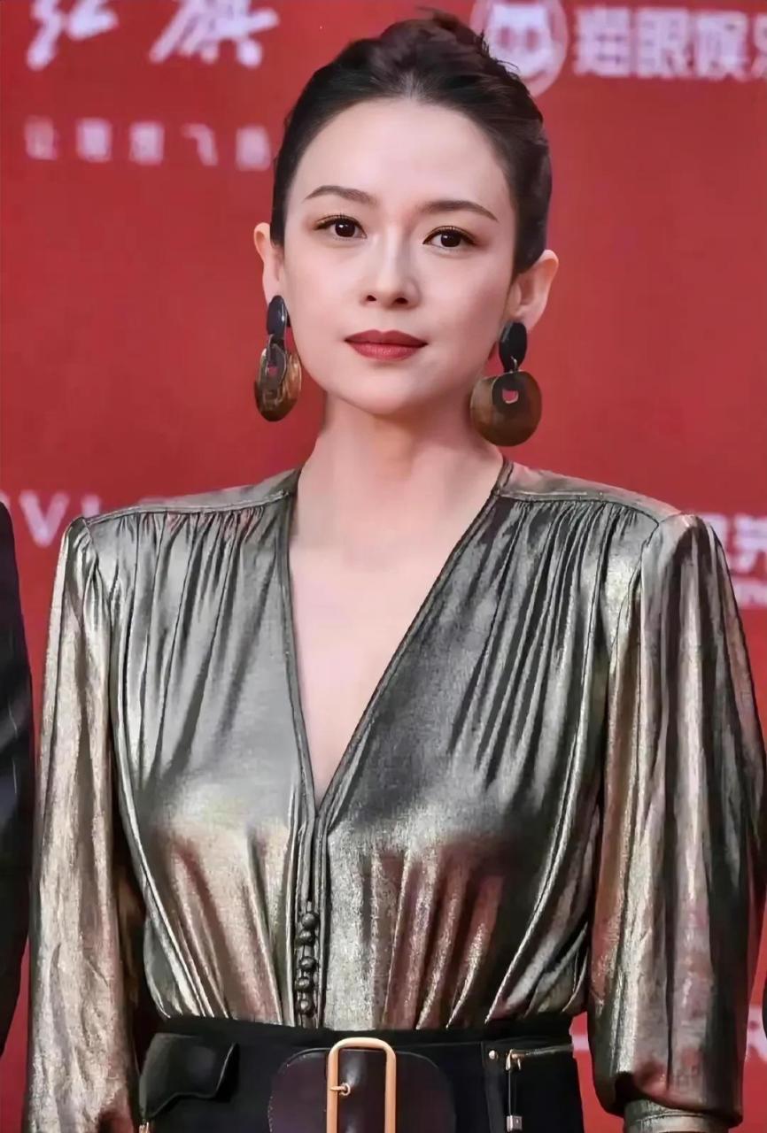 章子怡胸小 章子怡是平胸 