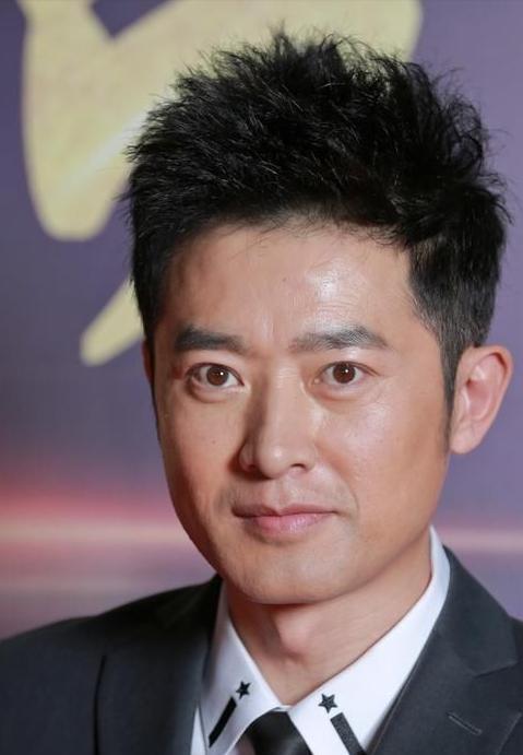 张晓龙任泉 张晓龙一家三口照片 