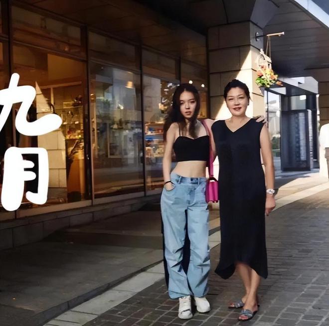 李咏的女儿 李咏的女儿为啥叫法图麦 