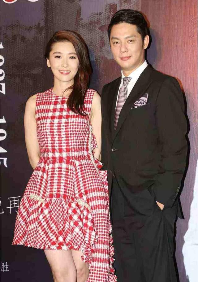 郑嘉颖周丽淇 郑嘉颖周丽淇宣传最斑斓的第七天十指紧扣 