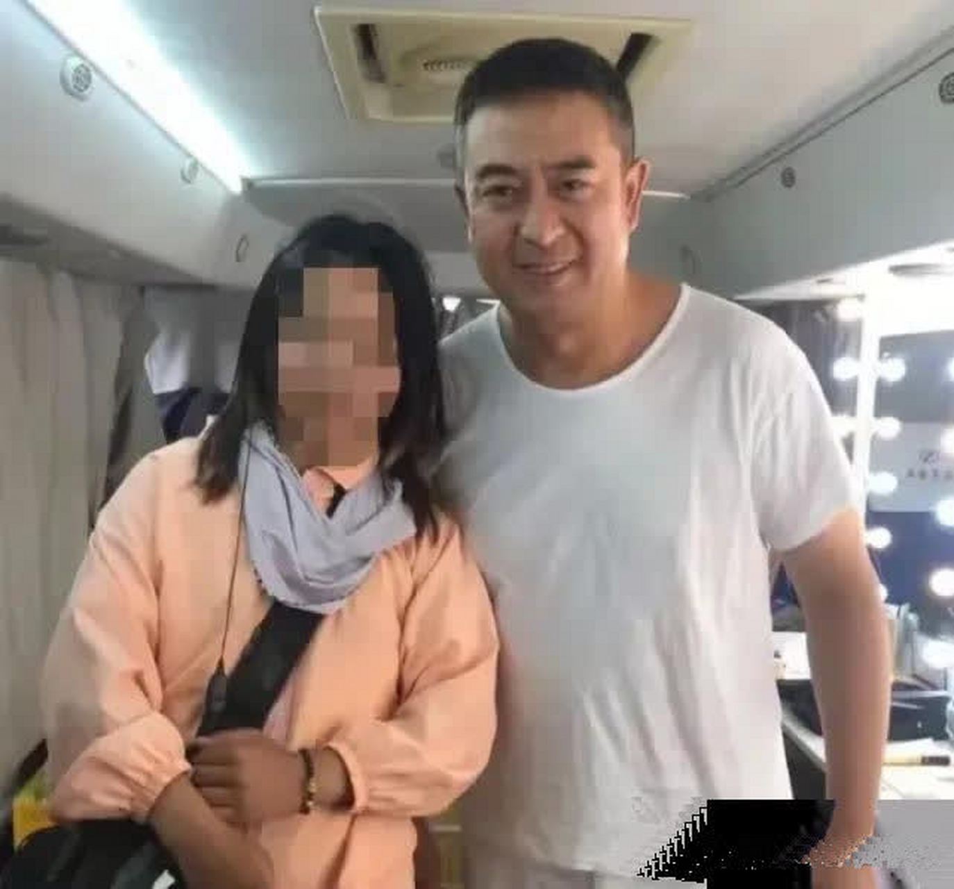 关于张嘉译几个老婆的信息