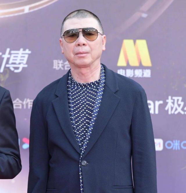 冯小刚白斑病 冯小刚的白斑治好了没 冯小刚白斑病 冯小刚的白斑治好了没