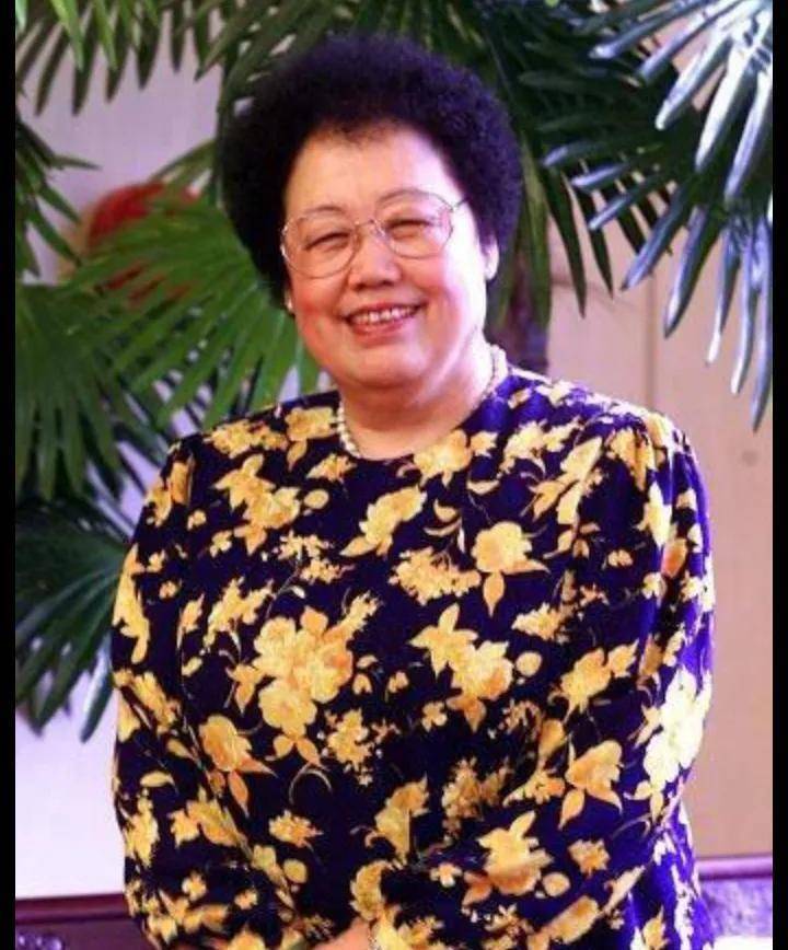 陈丽华年轻时的照片 陈丽华年轻时的照片没有 陈丽华年轻时的照片 陈丽华年轻时的照片没有