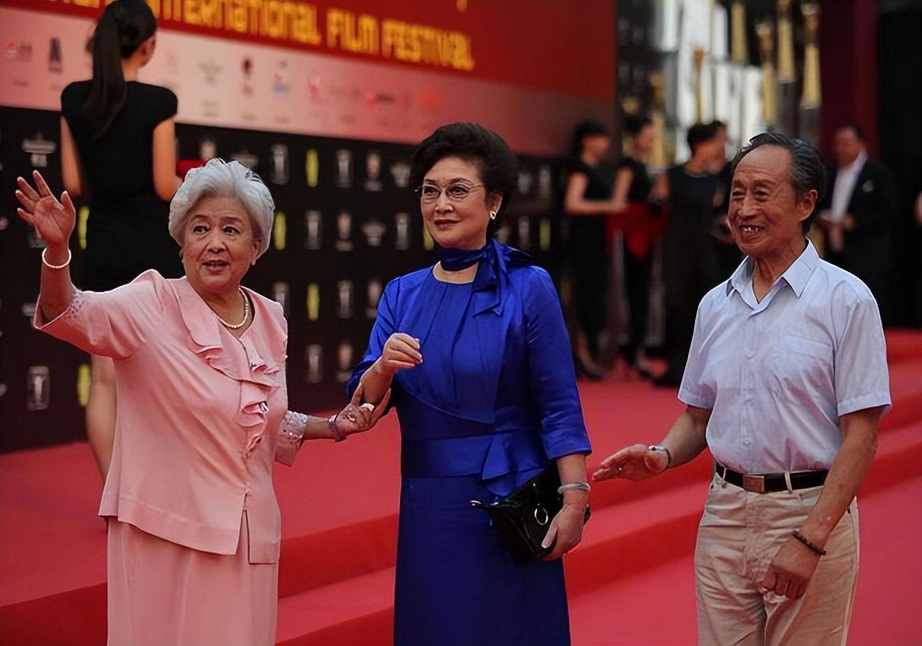 谢园妻子 谢园妻子团体简介 