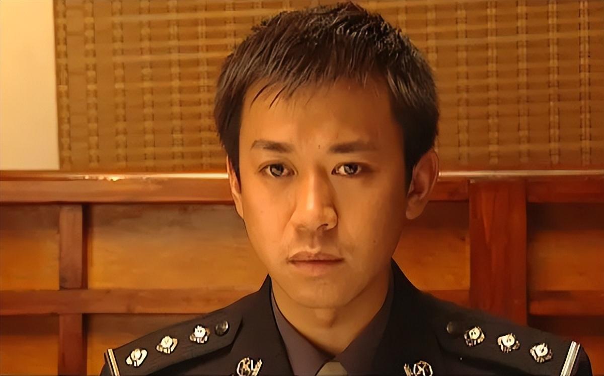 不要和生疏人措辞演员表的复杂引见