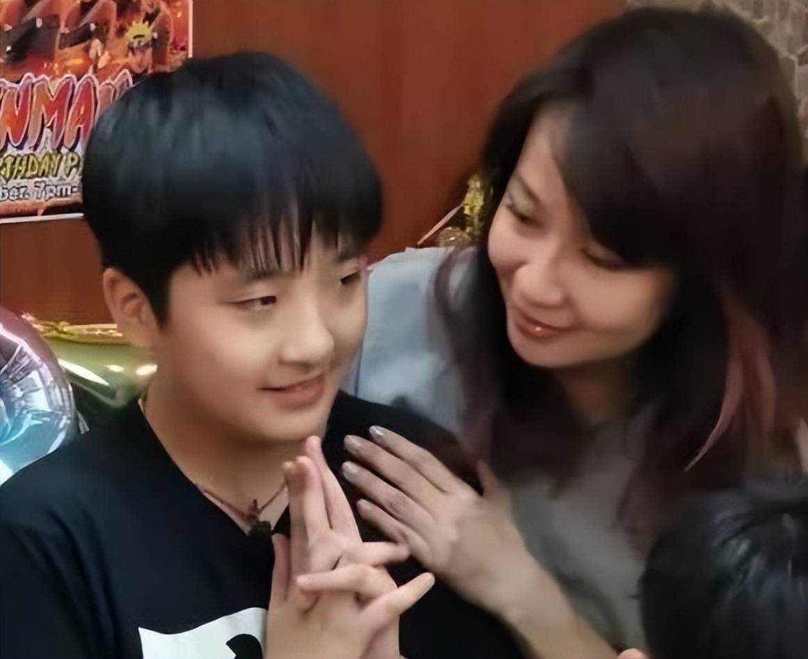 吴镇宇老婆王丽萍 吴镇宇老婆王丽萍家境怎么样 