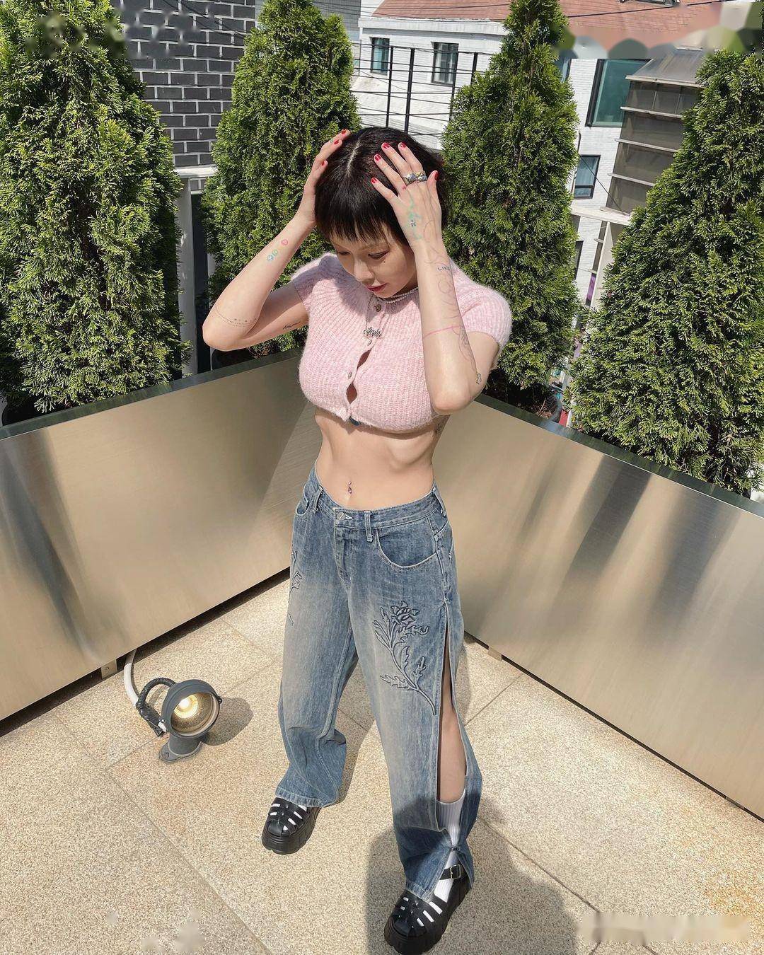 泫雅衣服事故 泫雅演出服装出现意外 